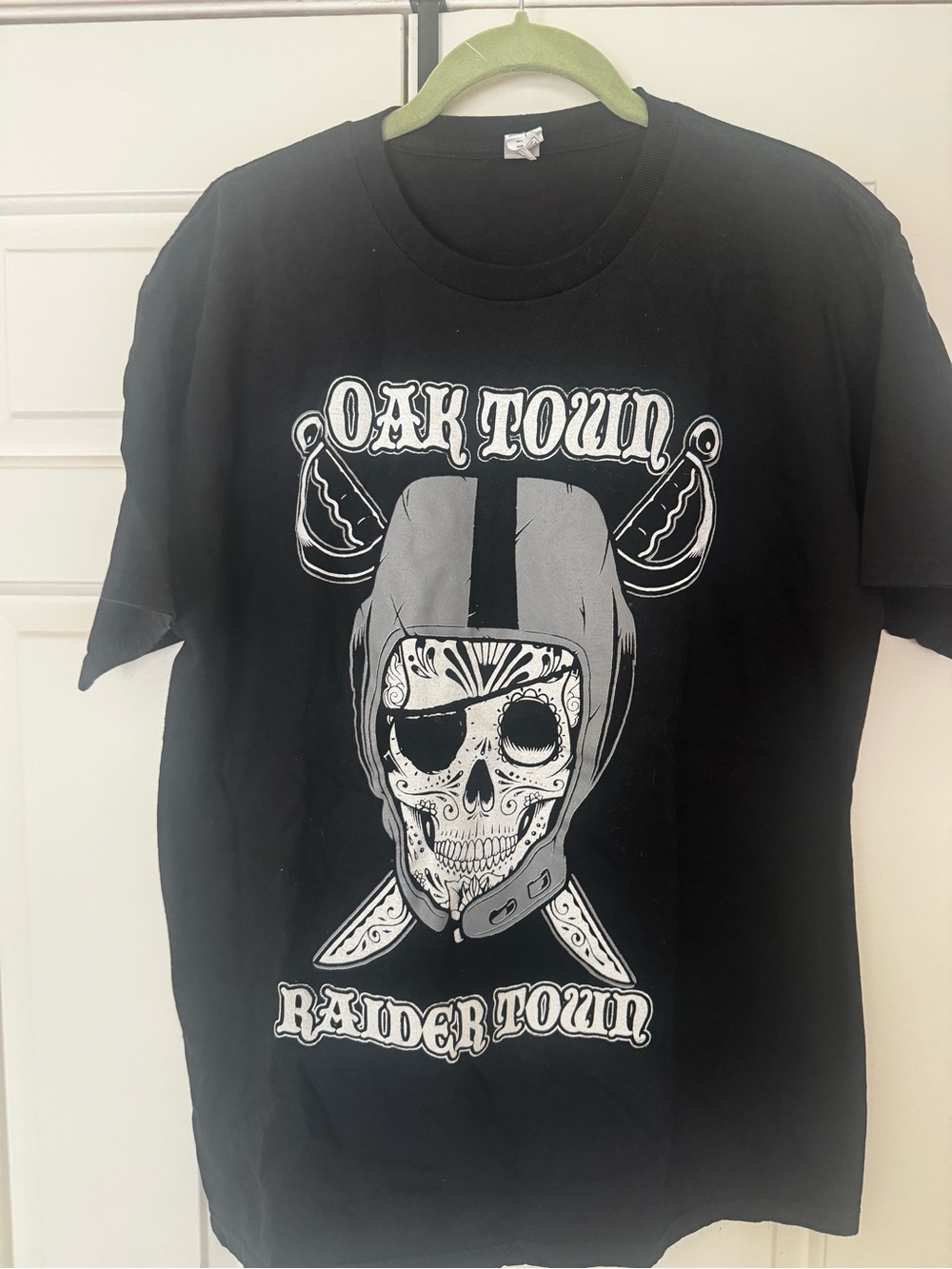 Vintage 2011 Oakland Raiders Skull Raider Town T-Shirt ALSTYLE Men’s L NWOT